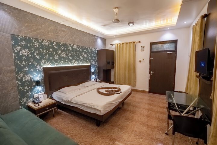 Room 28 of 68