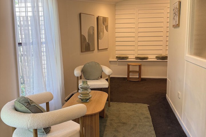 Room 6 of 11