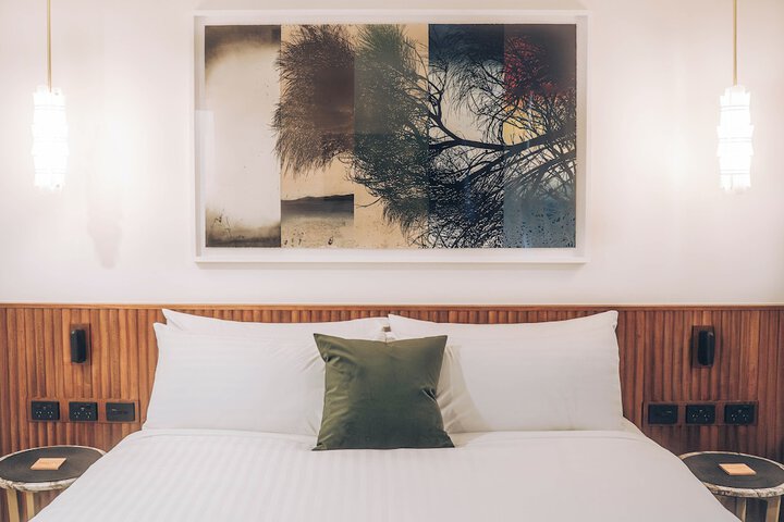 Room 4 of 98