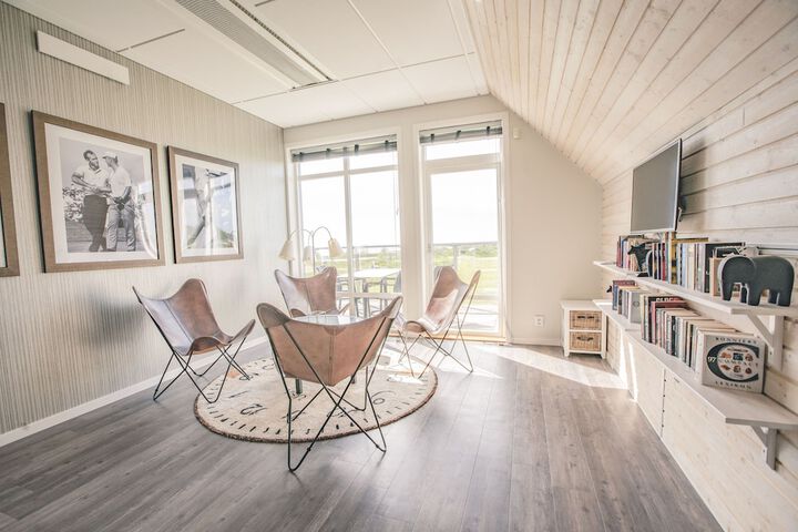 Room 10 of 73