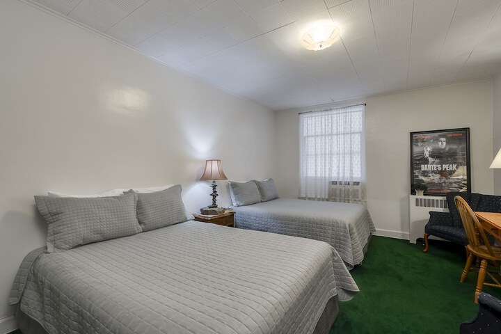 Room 25 of 42