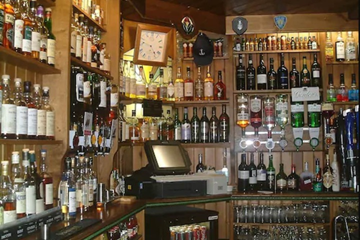 Lounge 60 of 76