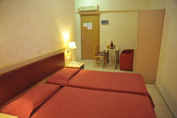Room 8 of 43