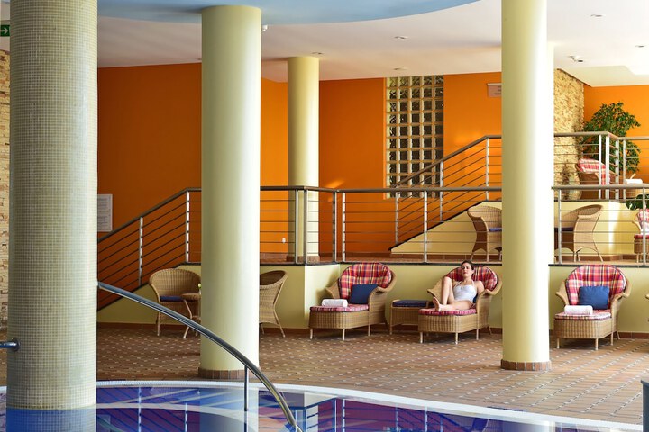 Pool 150 of 411