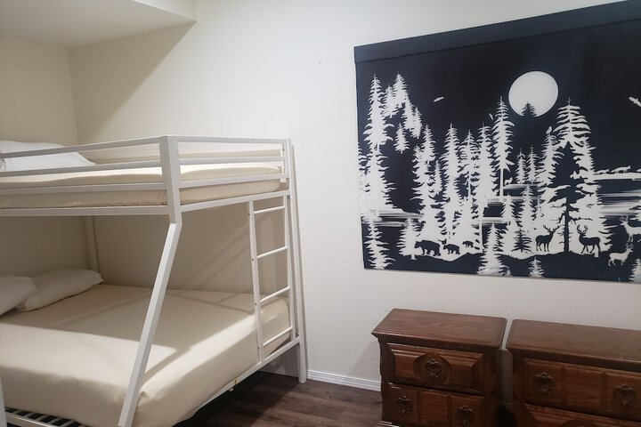 Room 33 of 83
