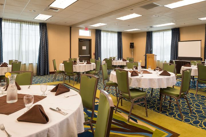 Ballroom/Hall 61 of 87