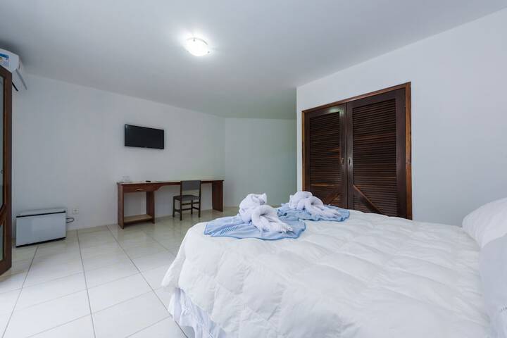 Room 3 of 43
