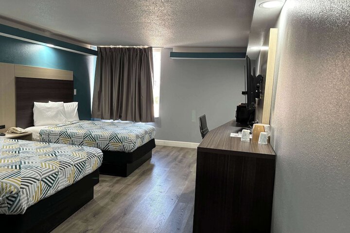 Room 27 of 34