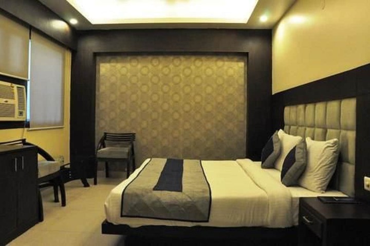 Room 13 of 30