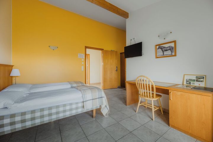 Room 25 of 103