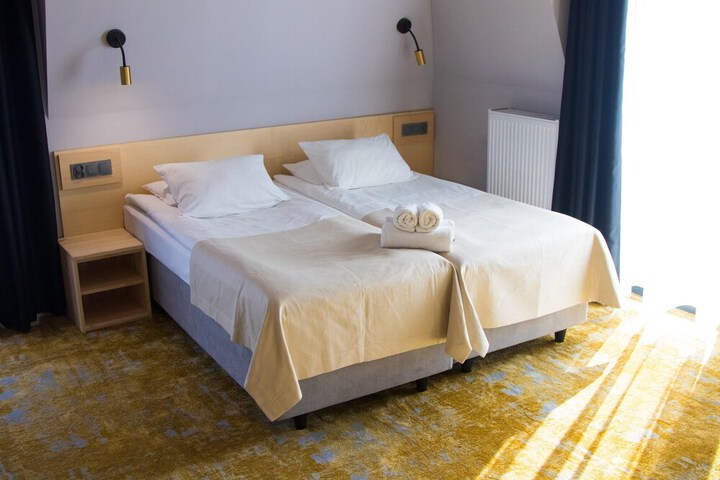 Room 3 of 8