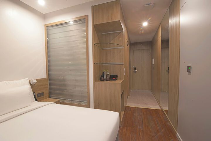 Room 4 of 28