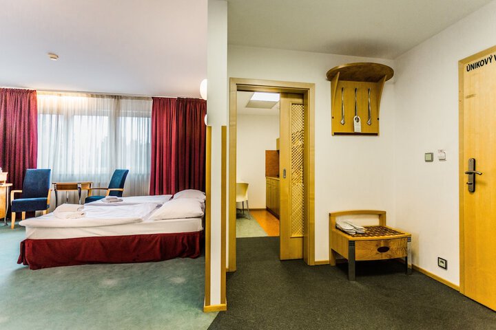 Room 15 of 102