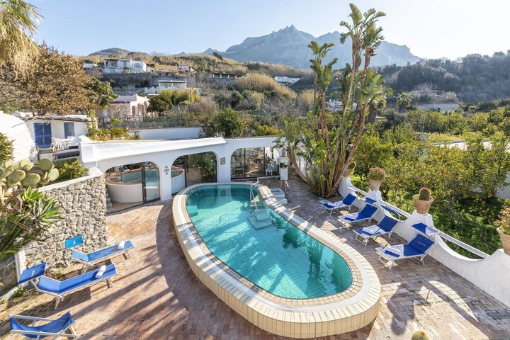 Pool 202 of 246
