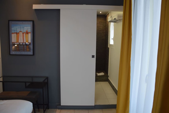 Room 12 of 28