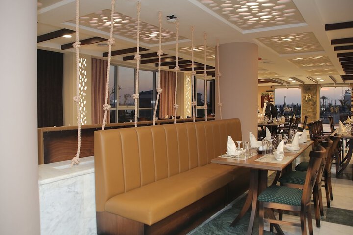 Dining 49 of 81