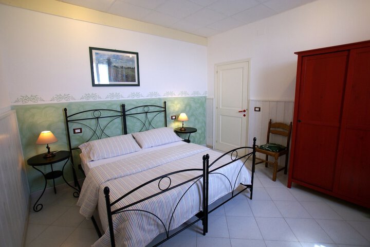 Room 4 of 74