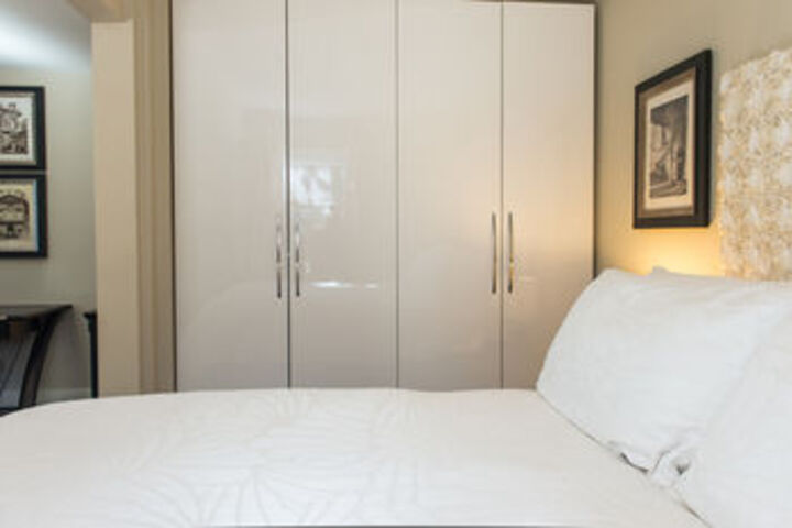 Room 42 of 101