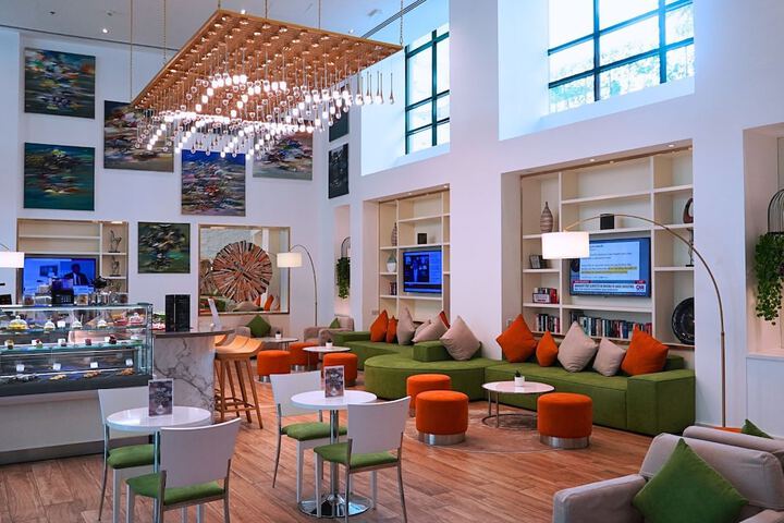 Entrance & Lobby