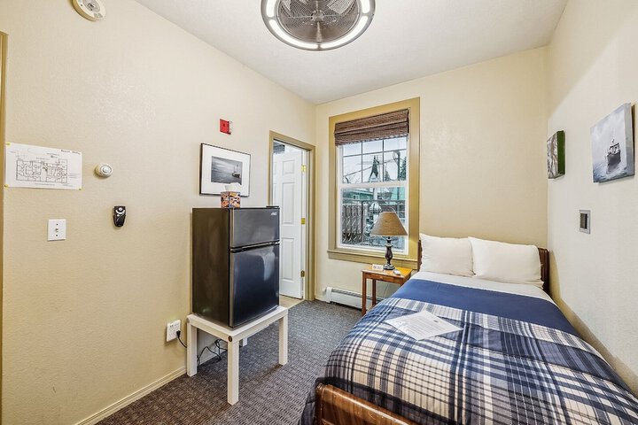 Room 6 of 118
