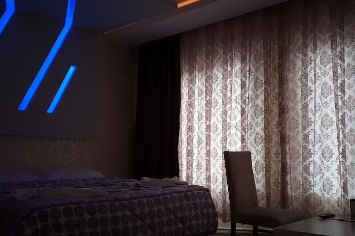 Room 9 of 25