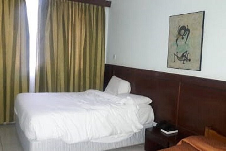 Room 4 of 15