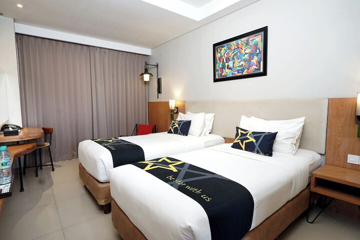 Room 15 of 33