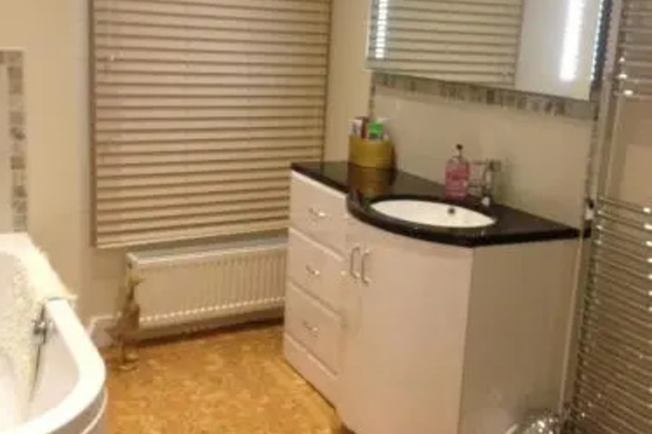 Room 8 of 16