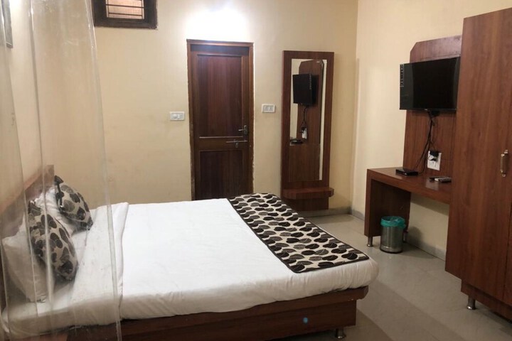 Room 15 of 17