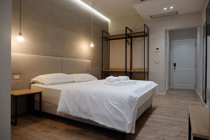 Room 2 of 16