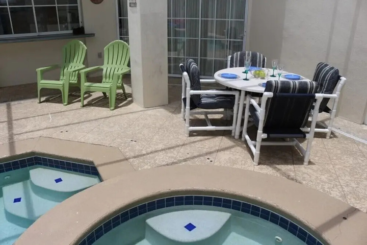 Pool 10 of 19