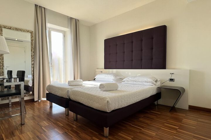 Room 26 of 77