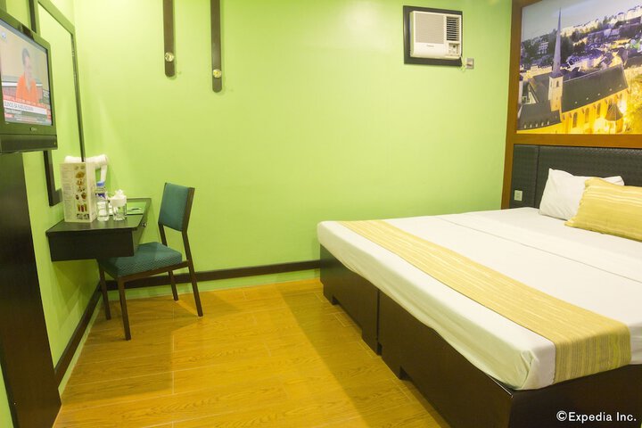 Room 9 of 40