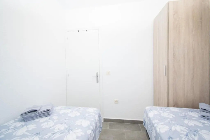 Room 6 of 15