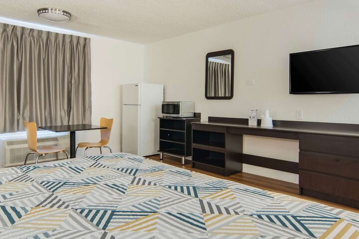 1 King Bed (10 of 13)