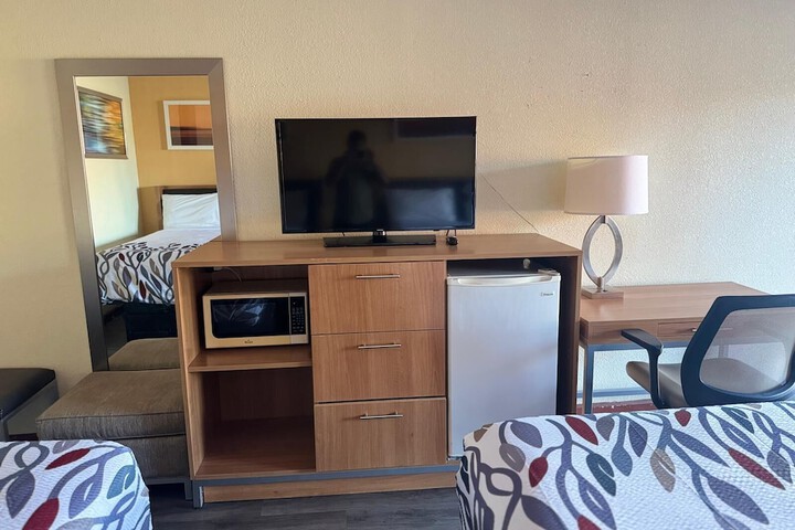 2 Double Beds (3 of 8)