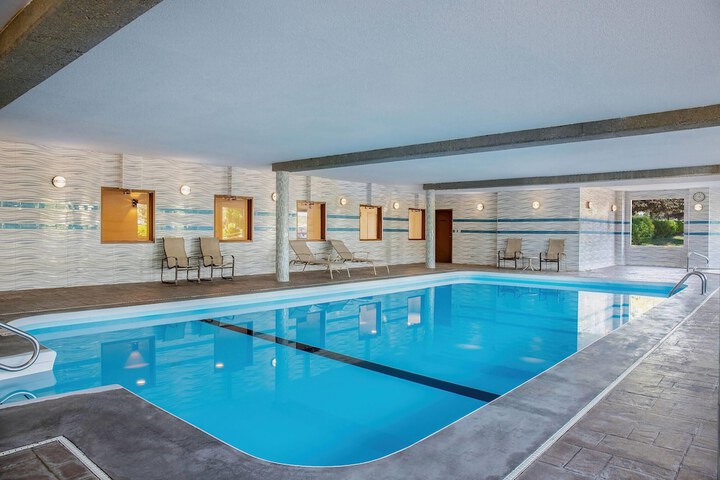 Photo of Days Inn & Suites by Wyndham West Edmonton Pool