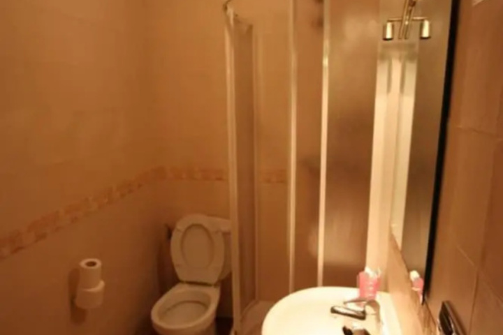 Room 7 of 13