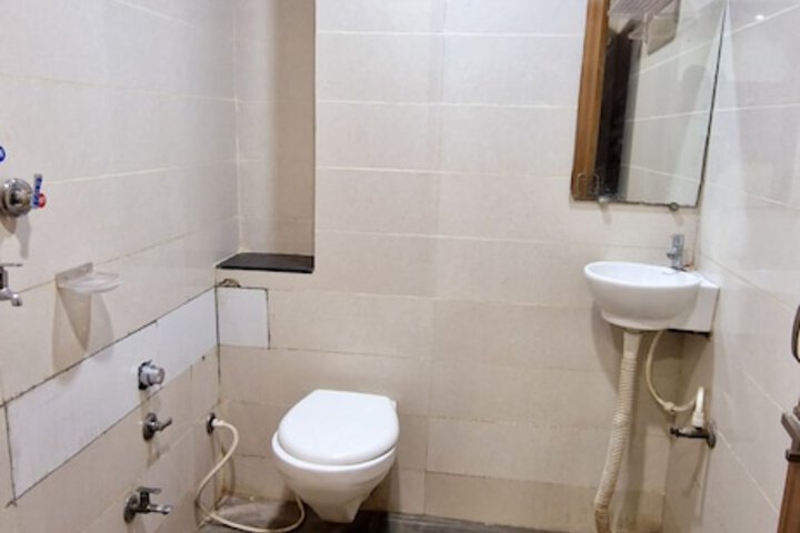 Room 14 of 19