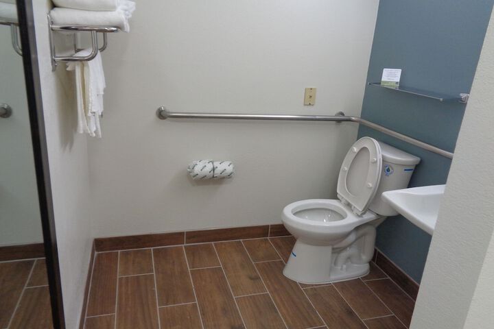 2 Queen Beds Accessible (29 of 50)