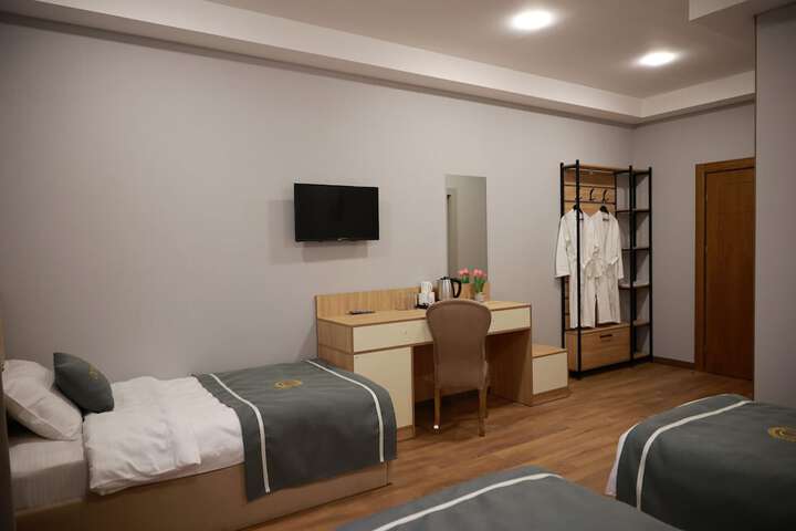 Room 33 of 42