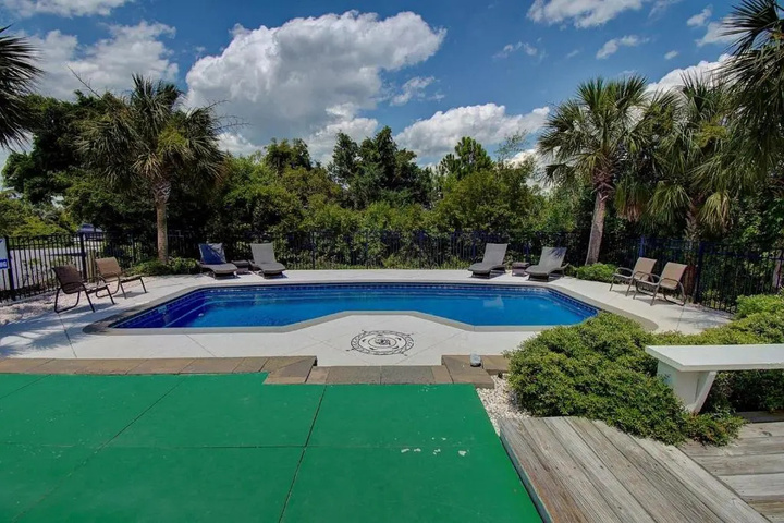 Pool 12 of 20