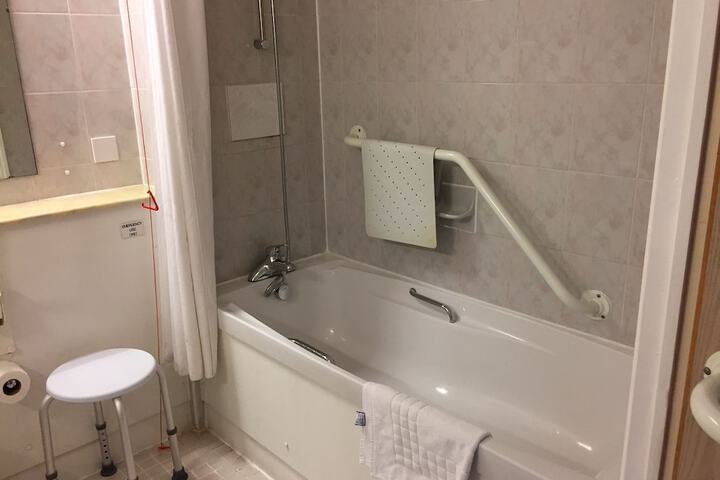 Room 10 of 19
