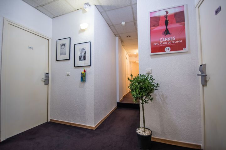 Ballroom/Hall 37 of 39