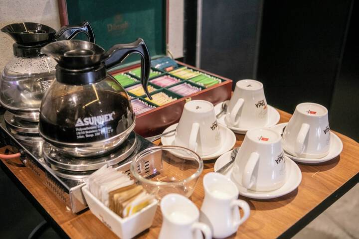 Breakfast/Coffee Service 22 of 31