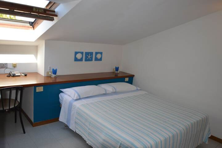 Room 8 of 68