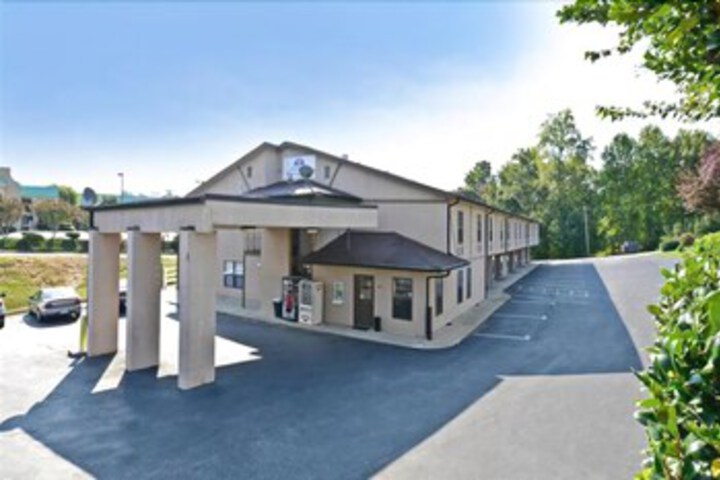 Exterior of Motel 7