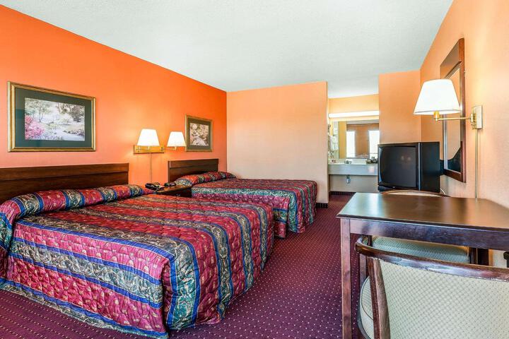 2 Double Beds (7 of 14)