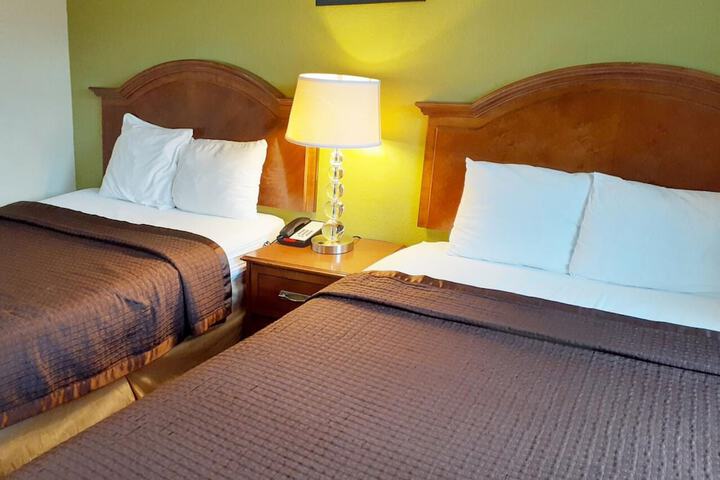 Standard Room, King or Two Doubles (9 of 11)