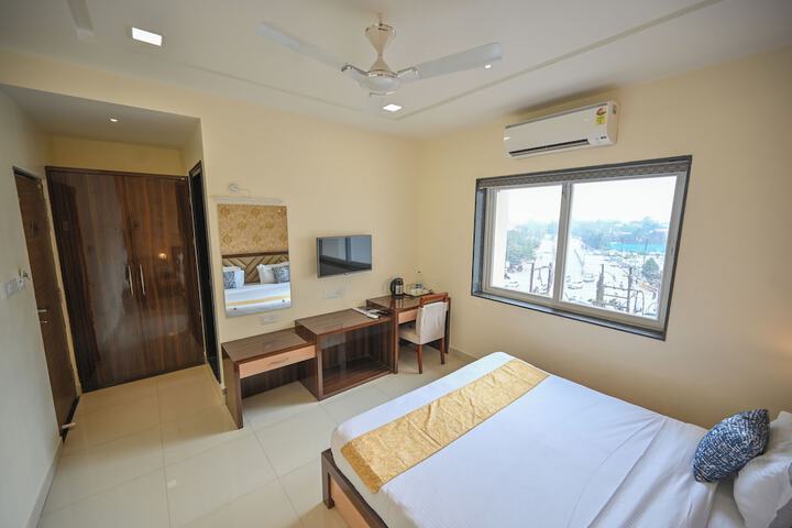 Room 3 of 20